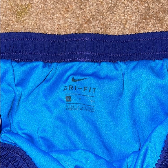 Women’s nike shorts - Picture 2 of 2
